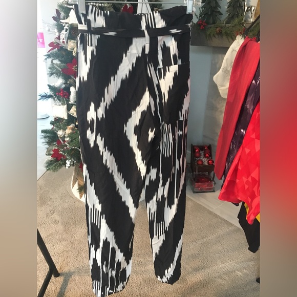 Theory Black and White Silk Pants with a sash and front button closure. Size 0. - Picture 4 of 11
